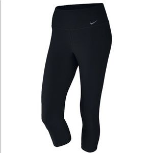 NIKE Women's Power Training Capri